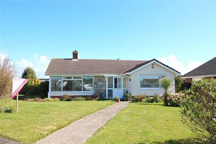 2 Bedroom Bungalow For Sale In Three Acre Drive, Barton On Sea, Hampshire, BH25