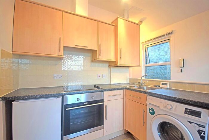 Studio To Rent In Heath Road, Twickenham, TW1