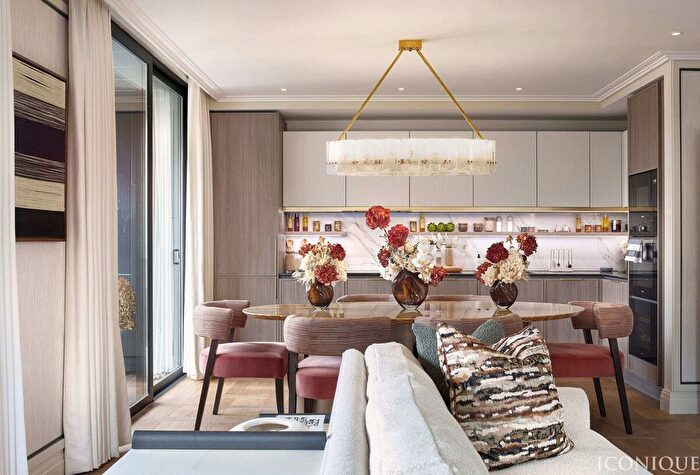 3 Bedroom Flat For Sale In Armoury Way, London, SW18