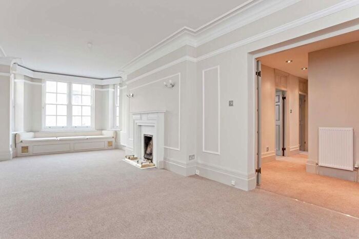 2 Bedroom Apartment To Rent In Grove Court, St Johns Wood, NW8