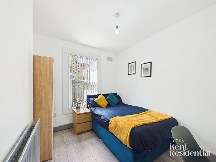 1 Bedroom Property To Rent In Room, Rochester Street, Chatham, ME4