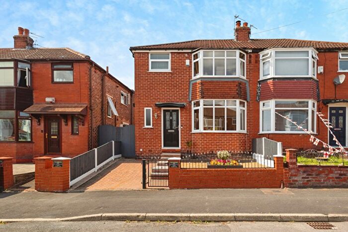 3 Bedroom Semi-Detached House For Sale In Avonlea Road, Droylsden, Manchester, Greater Manchester, M43