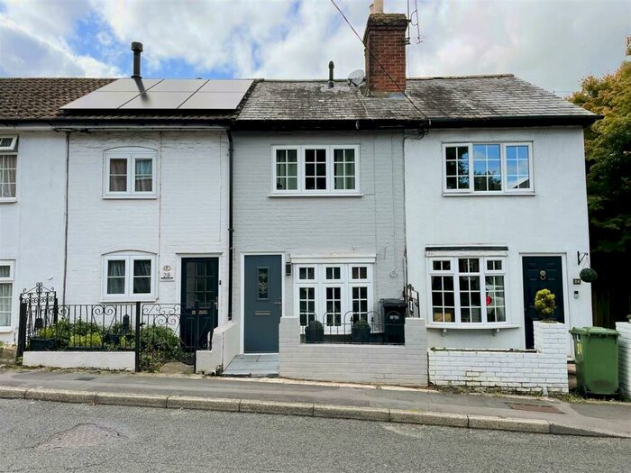 2 Bedroom Cottage To Rent In Chalk Hill, West End, Southampton, SO18