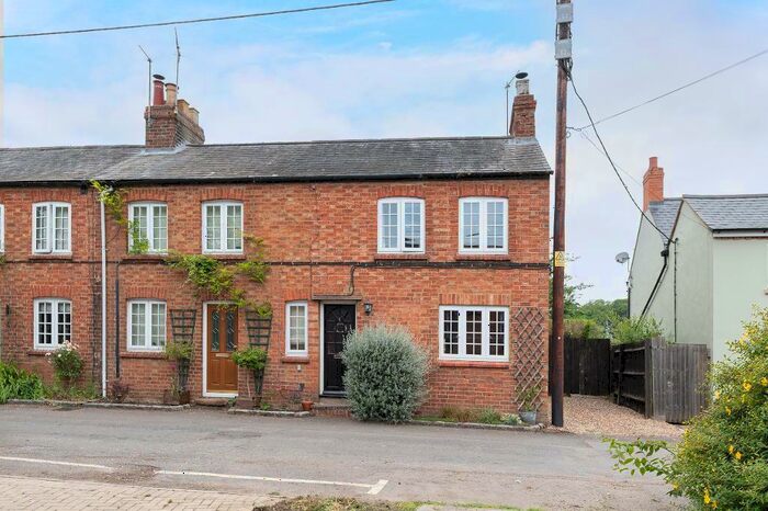 4 Bedroom End Of Terrace House For Sale In Vicarage Road, Whaddon, Milton Keynes, Buckinghamshire, MK17