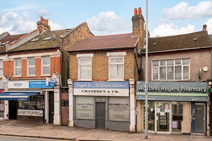 1 Bedroom Flat To Rent In Garratt Lane, Tooting, London, SW17