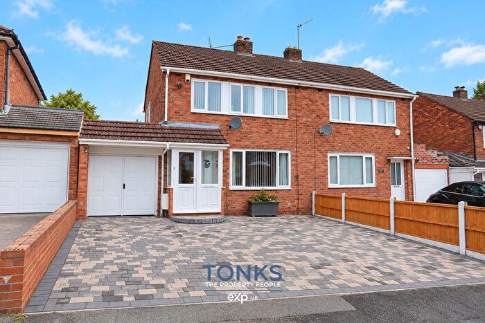 3 Bedroom Semi Detached House For Sale In Valley Road, Halesowen, B62