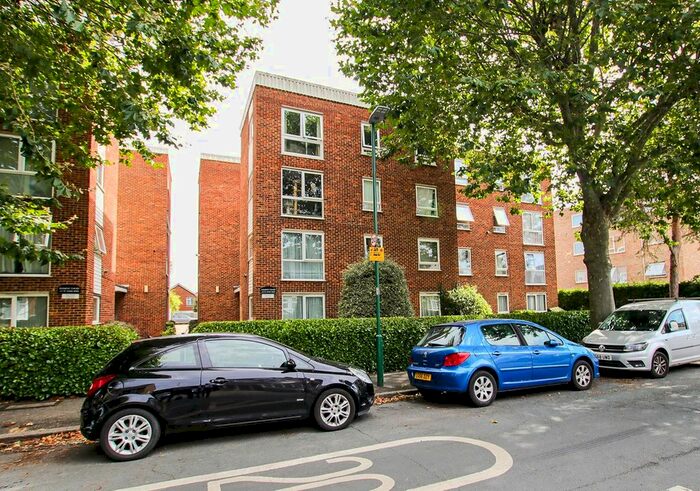 1 Bedroom Flat To Rent In Jasmine Court, St. James' Road, Sutton, SM1