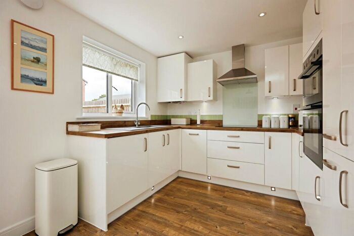 3 Bedroom Semi-Detached House For Sale In Anglers Road, Gillingham, SP8