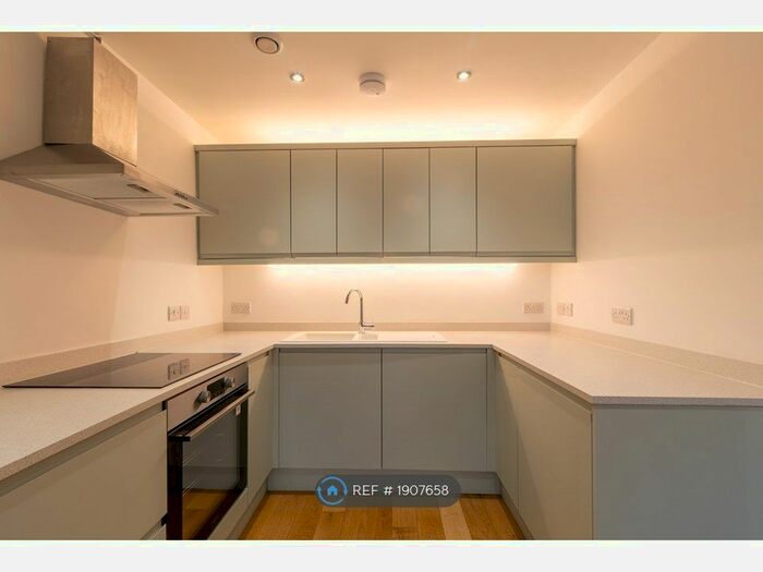 2 Bedroom Flat To Rent In Forrester House, St. Albans, AL1