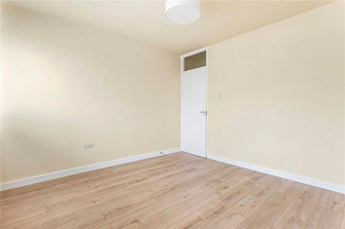 1 Bedroom Apartment For Sale In Sidney Street, London, E1