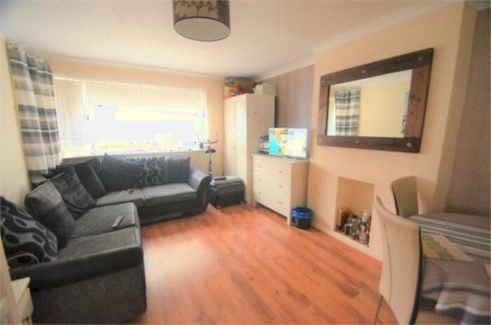 2 Bedroom Flat To Rent In Laleham Avenue, Mill Hill, NW7