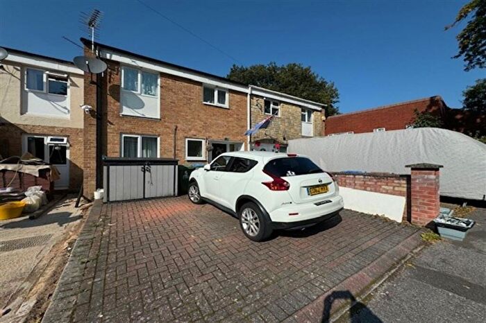3 Bedroom Flat To Rent In Caistor Close, Southampton, SO16