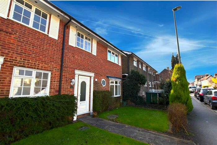 1 Bedroom Flat To Rent In Holmesdale Road, Reigate, Surrey, RH2