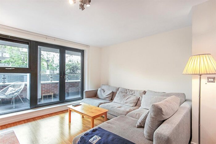 1 Bedroom Flat To Rent In Windsor Court, Bow, E3