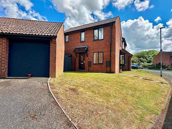 3 Bedroom Detached House For Sale In Hawkridge, West Hunsbury, Northampton, NN4
