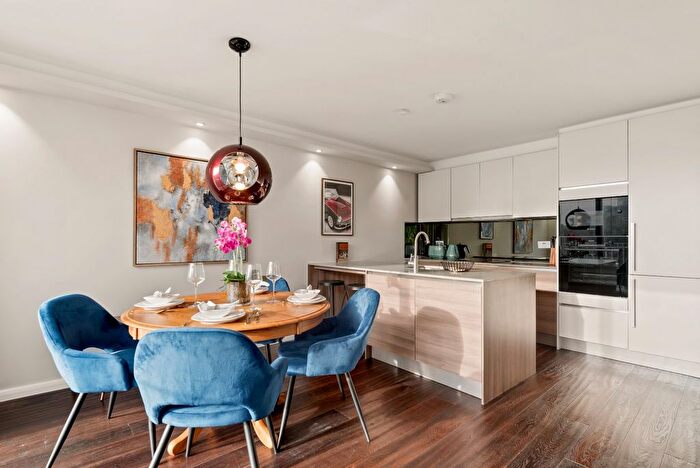 3 Bedroom Flat To Rent In Abbots House, St. Mary Abbots Terrace, W14