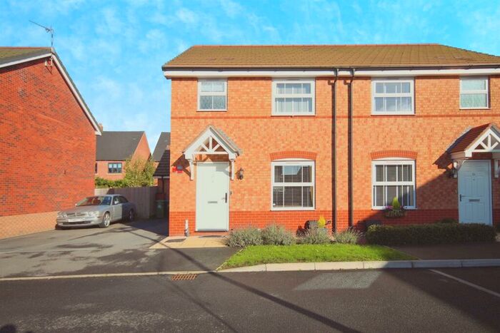 3 Bedroom Semi-Detached House For Sale In Yew Tree Way, Barford, Warwick, CV35