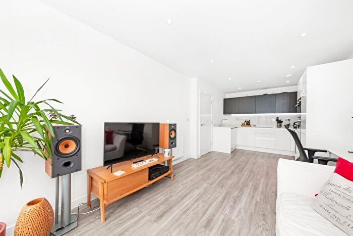 1 Bedroom Flat To Rent In Queens Road, Peckham, London, SE15