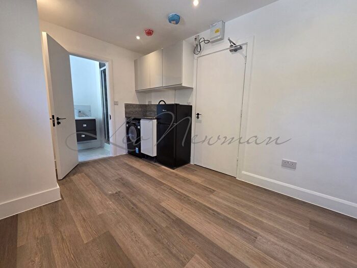 Studio To Rent In Kilburn High Road, Kilburn, NW6