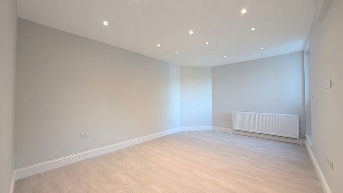 2 Bedroom Flat To Rent In Courtlands Drive, Watford, WD17