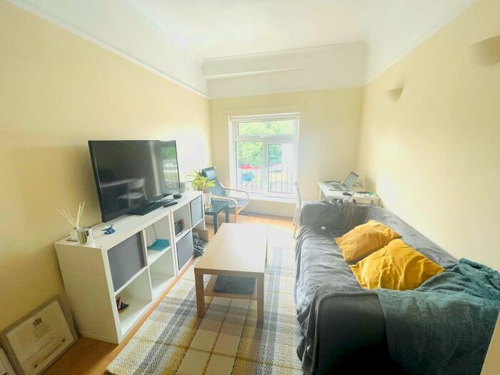 1 Bedroom Flat To Rent In George Court, Newport Road, Roath, Cardiff, CF24