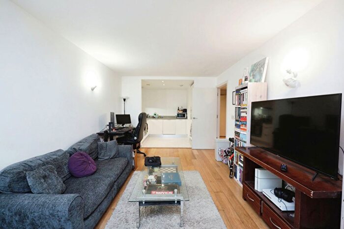 2 Bedroom Flat For Sale In Cardinal Building, Station Approach, Hayes, UB3