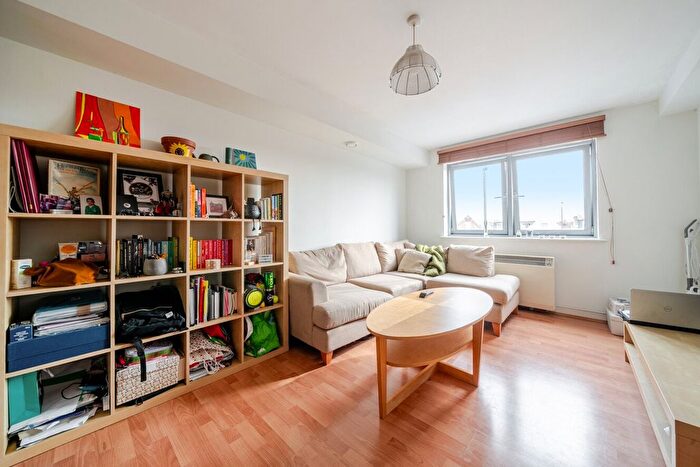 1 Bedroom Flat To Rent In Balham High Road, London, SW17