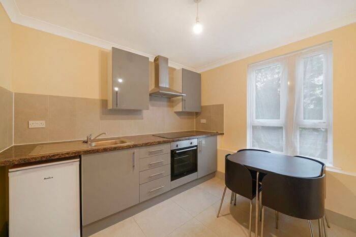 3 Bedroom Flat To Rent In Cedar Road, London, NW2