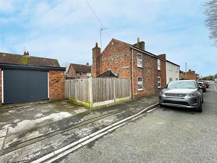 3 Bedroom Semi Detached House For Sale In Breighton Road, Bubwith, Selby, YO8