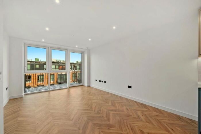 1 Bedroom Flat To Rent In Brook Street, Kingston, KT1