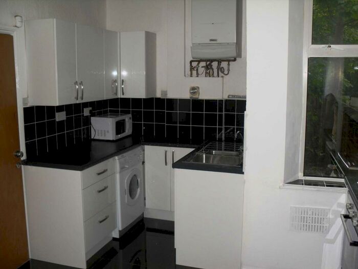4 Bedroom Terraced House To Rent In Albion Road, Fallowfield, M14