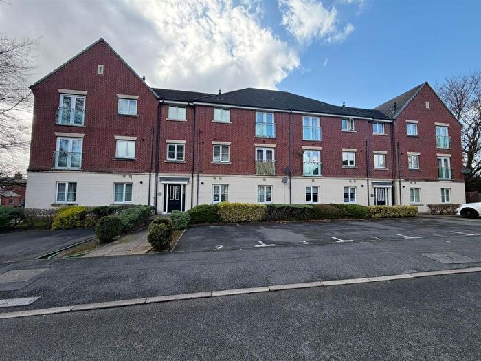 2 Bedroom Apartment For Sale In Tensing Fold, Dukinfield, SK16
