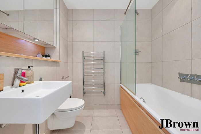 1 Bedroom Flat To Rent In Christopher Court, London, E1