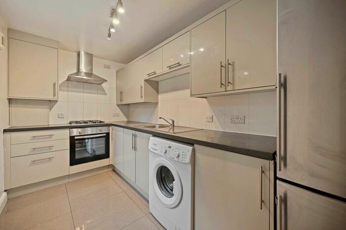 2 Bedroom Flat To Rent In Sterne Street, Shepherds Bush Green, W12