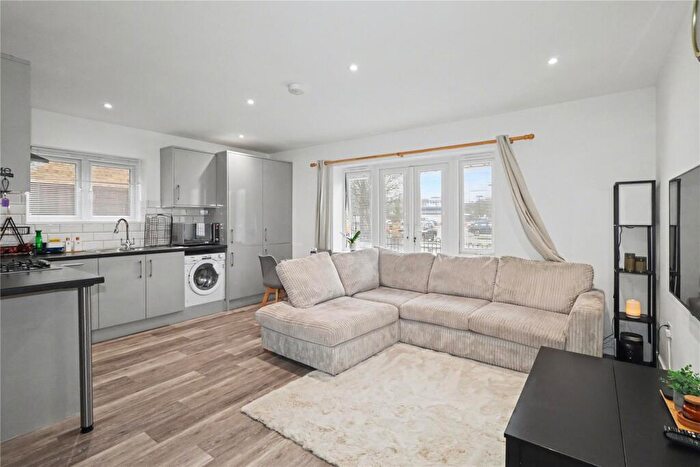 1 Bedroom Maisonette For Sale In Lion Court, Woking, Surrey, GU22