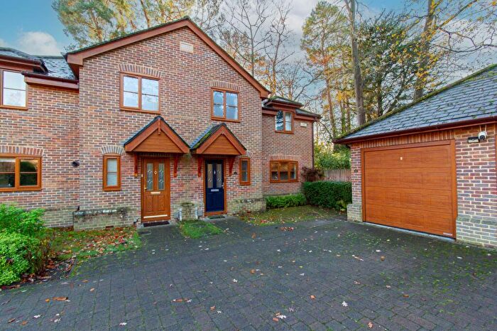 3 Bedroom House For Sale In Orchard Fields, Fleet, GU51