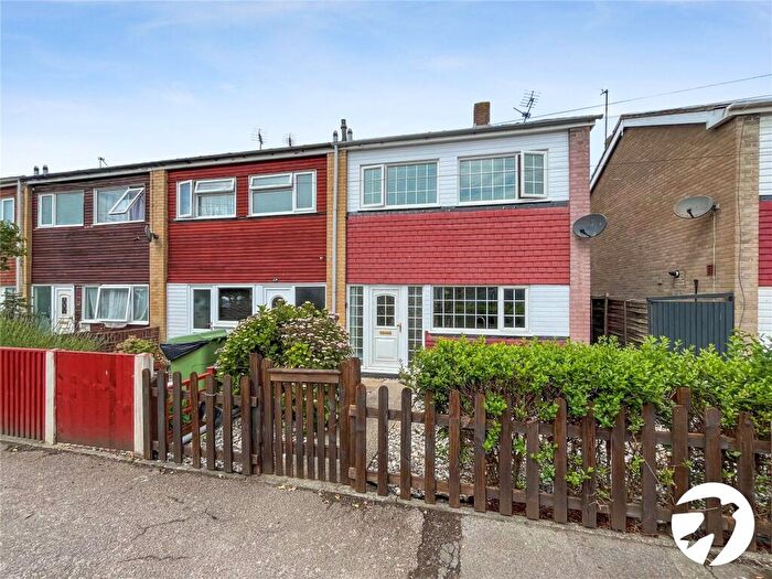 3 Bedroom End Of Terrace House To Rent In Dumergue Avenue, Queenborough, Kent, ME11