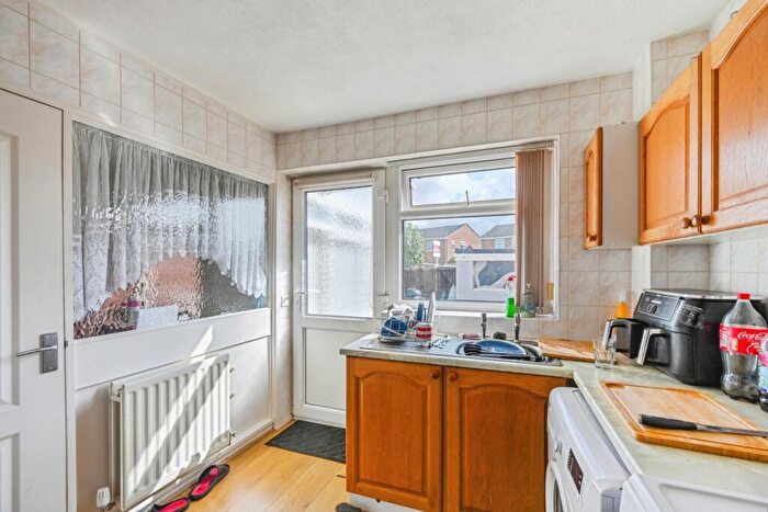 2 Bedroom Bungalow For Sale In Elm Tree Walk, Tamworth, Staffordshire, B79