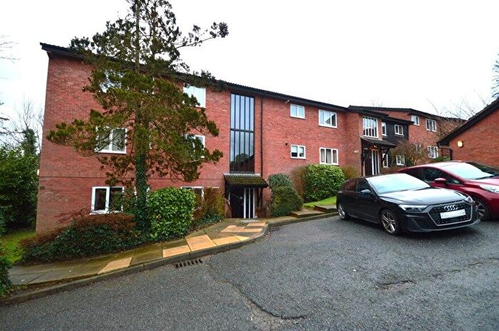 1 Bedroom Flat To Rent In Canterbury Court, Battlefield Road, St Albans, AL1