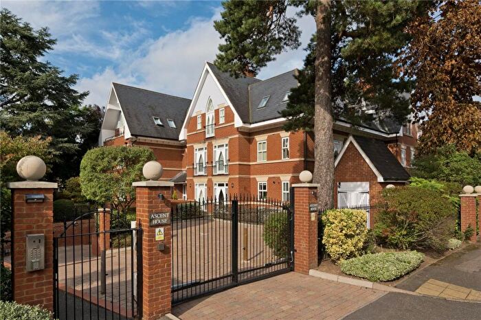2 Bedroom Apartment For Sale In Ellesmere Road, Weybridge, Surrey, KT13