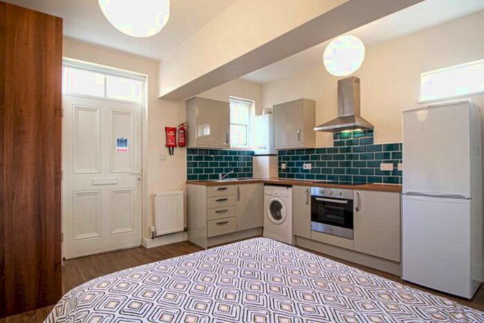 Studio To Rent In Apt, Clarendon House #, LS2