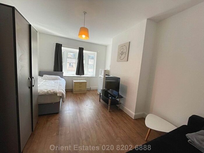 2 Bedroom Flat To Rent In Haylane, Kingsbury, NW9