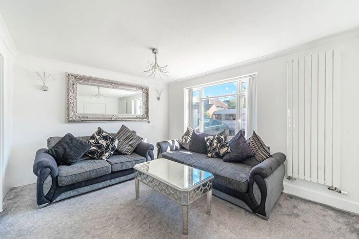 3 Bedroom Semi-Detached House For Sale In Combe Road, Watford, WD18