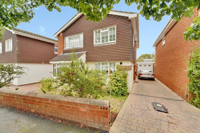 4 Bedroom Detached House For Sale In Willmers Close, Bedford, MK41