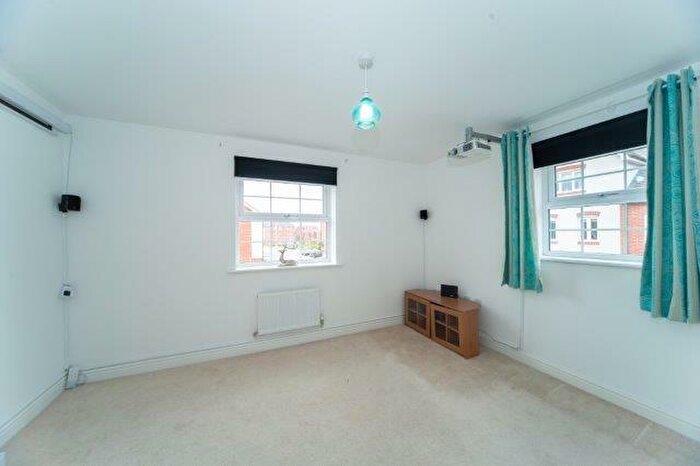 4 Bedroom Town House To Rent In Clover Rise, Woodley, RG5