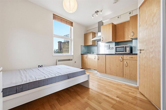 Studio To Rent In Foulden Road, Stoke Newington, London, N16