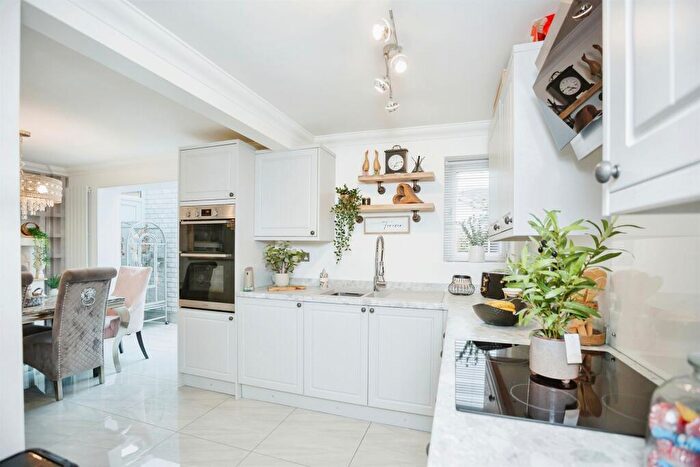 3 Bedroom Terraced House For Sale In Bentinghouse Road, Leicester, LE2