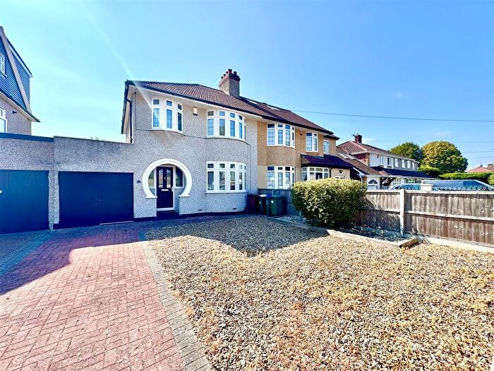 3 Bedroom Semi Detached House For Sale In Hythe Avenue, Bexleyheath, DA7