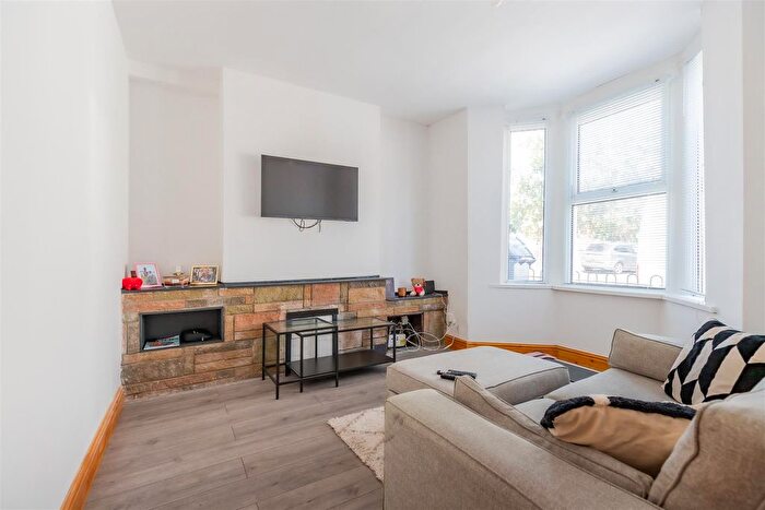 3 Bedroom Property For Sale In Wells Street, Cardiff, CF11