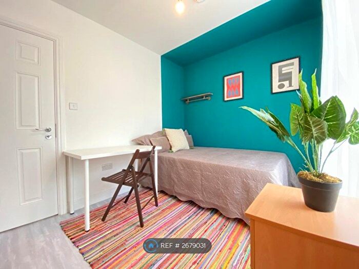 Studio To Rent In Brook Road, Merstham, Redhill, RH1